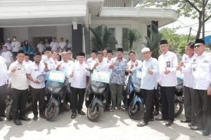 Gubernur Jambi Al Haris Serahkan 114 Unit Motor Dinas untuk Kepala Desa se-Tanjab Barat