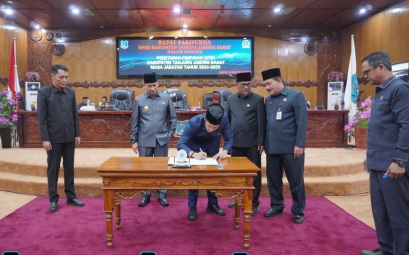 DPRD TANJAB BARAT GELAR RAPAT PARIPURNA PENETAPAN PIMPINAN DPRD PERIODE 2024-2029.