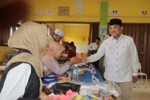 Bupati Tanjung Jabung Barat Tinjau Pelaksanaan Pemilihan Kepala Daerah 2024 di Beberapa TPS