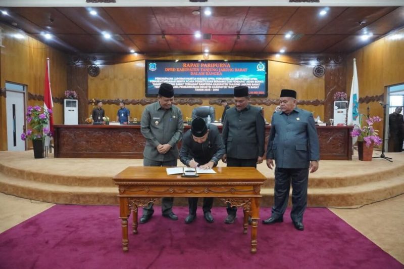 DPRD TANJAB BARAT GELAR RAPAT RANCANGAN PERATURAN DAERAH (RAPERDA) TENTANG PEMBANGUNAN INDUSTRI 2024-2025